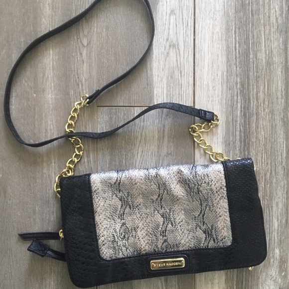Steve Madden Handbags - Steve Madden Fold Over Crossbody Bag